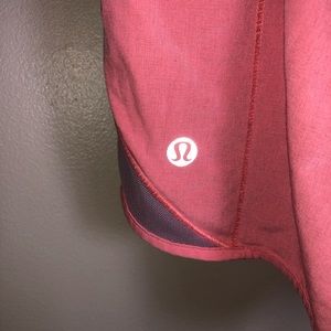 Lululemon Hotty Hot 2.5 inseam size 8